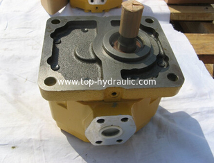 China Komatsu GD705R-1/2 hydraulic gear pump 07430-67100 supplier
